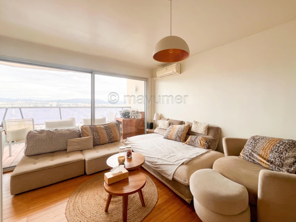Appartement T2 Grand Pavois avec balcon et piscine Carré d'OR  13008 Marseille n°1