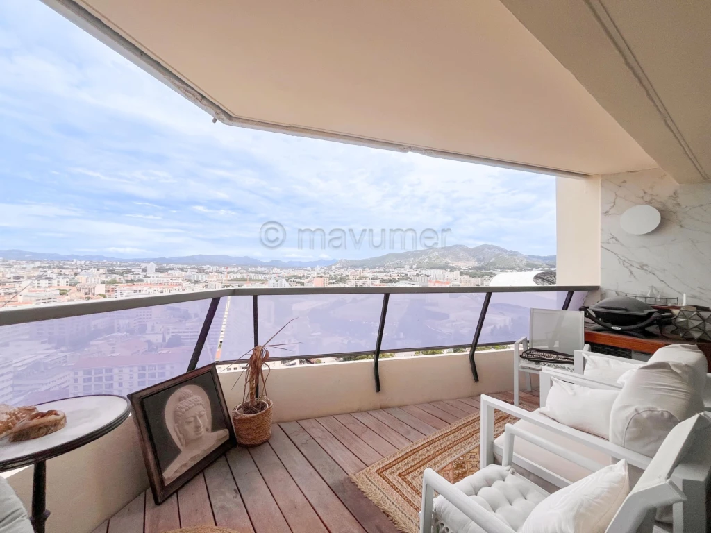 Appartement T2 Grand Pavois avec balcon et piscine Carré d'OR  13008 Marseille n°3