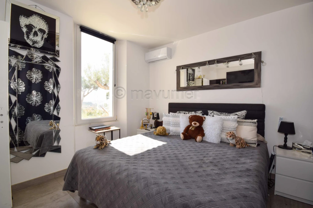 APPARTEMENT T4 ESPRIT MAISON AVEC PISCINE, JARDIN PRIVATIF DE 450 M² ET VUE MER L'ESTAQUE 13016 Marseille n°1