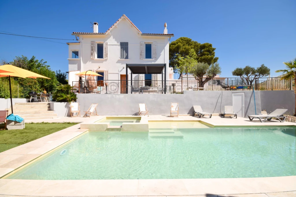 APPARTEMENT T4 ESPRIT MAISON AVEC PISCINE, JARDIN PRIVATIF DE 450 M² ET VUE MER L'ESTAQUE 13016 Marseille n°3