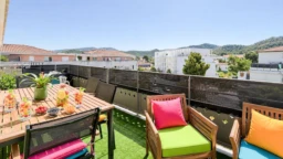 Appartement T3 - dernier étage - terrasse 16m2 - double box - 13009 Marseille n°1
