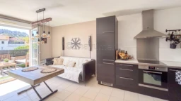 Appartement T3 - dernier étage - terrasse 16m2 - double box - 13009 Marseille n°1