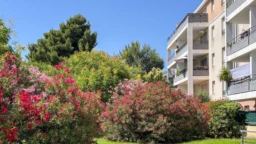 Appartement T3 - dernier étage - terrasse 16m2 - double box - 13009 Marseille n°2