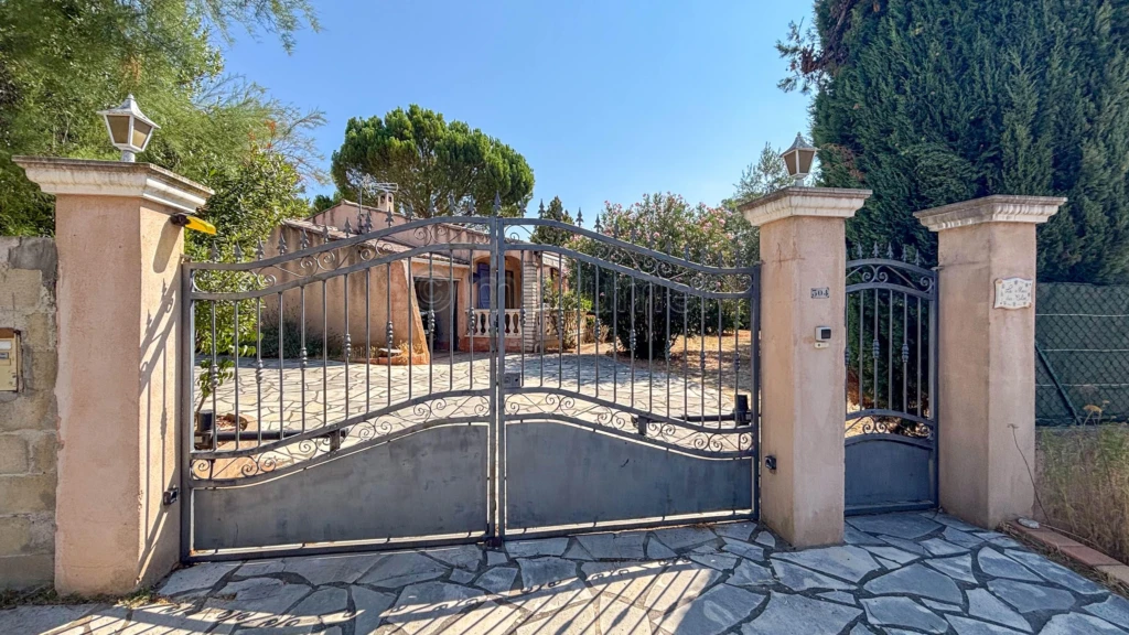 Maison provençale T4 de plain pied avec piscine et dépendance aménagée, sur 1500m² de terrain - 83470 Seillons Source d'Argens n°3
