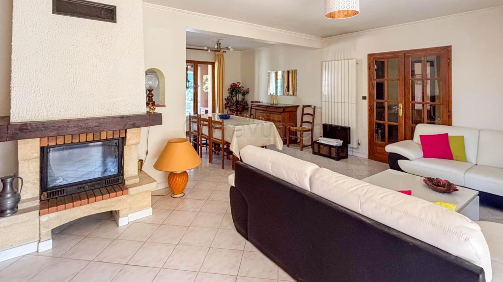Maison provençale T4 de plain pied avec piscine et dépendance aménagée, sur 1500m² de terrain - 83470 Seillons Source d'Argens n°7