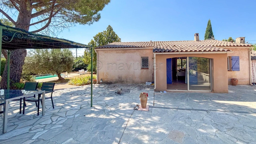 Maison provençale T4 de plain pied avec piscine et dépendance aménagée, sur 1500m² de terrain - 83470 Seillons Source d'Argens n°5