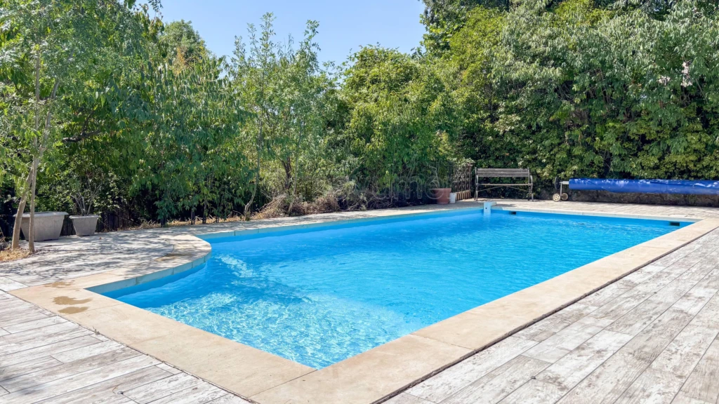 Maison individuelle T5 de 155m² - plain pied - piscine - 83640 Saint Zacharie n°1