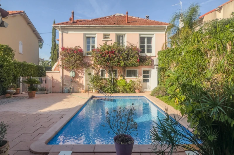 Maison à réinventer avec piscine et potentiel d?agrandissement Marseille 13009 ? Mazargues / Rolland Garros ?