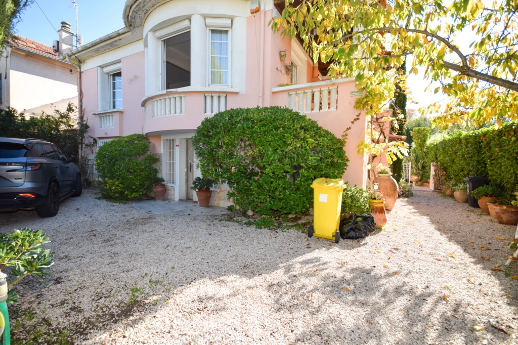 Maison à réinventer avec piscine et potentiel d?agrandissement Marseille 13009 ? Mazargues / Rolland Garros ?