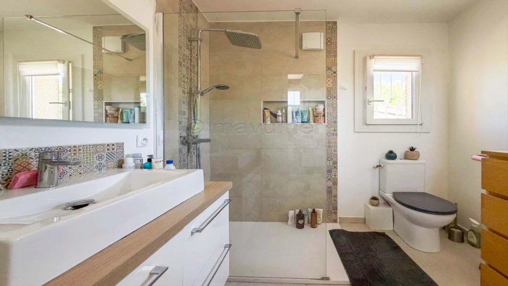 MAISON T4 LUMINEUSE AVEC PISCINE, GARAGE ET VUE DÉGAGÉE ? SAINT-ZACHARIE n°7