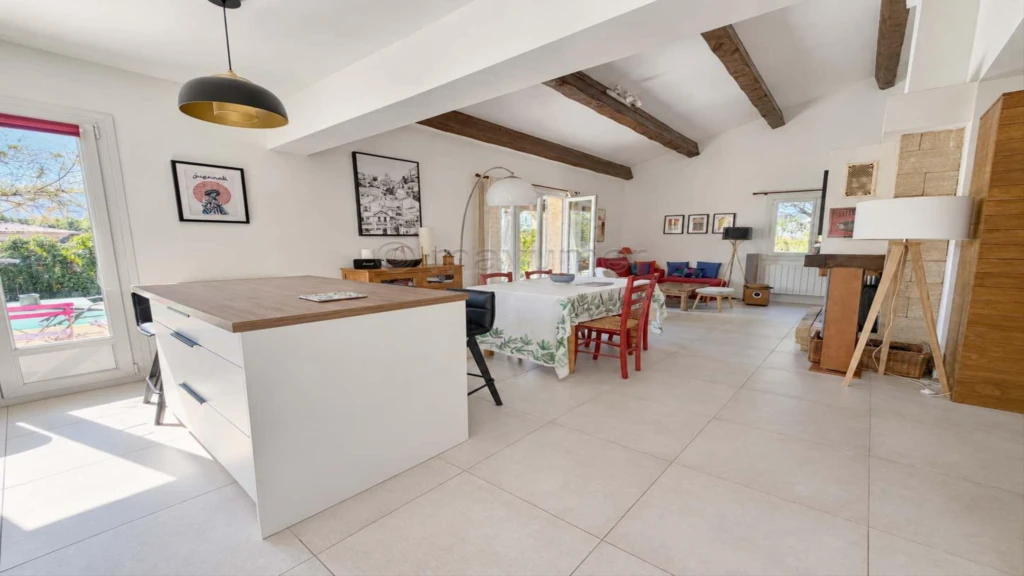 MAISON T4 LUMINEUSE AVEC PISCINE, GARAGE ET VUE DÉGAGÉE ? SAINT-ZACHARIE n°1