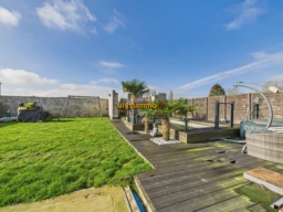 Terrasse et piscine