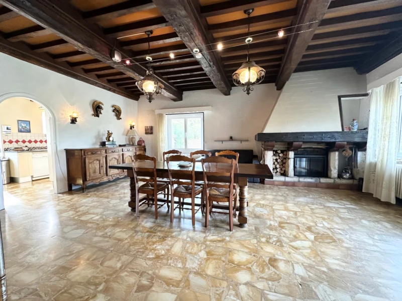 Salle à manger de 37 m²