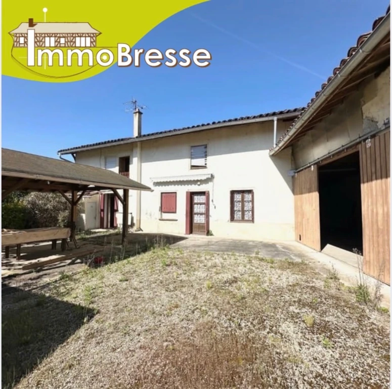 Maison de 229 m² habitables, 250 m² de dépendances, le tout édifié sur 1019 m² de terrain clos