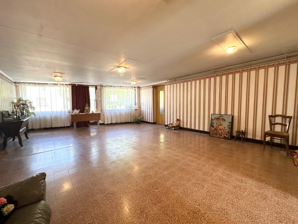 Salle à manger de 40 m²