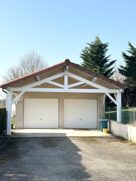 Façade OUEST : 146 m² habitables, 1 193 m² de terrain clos