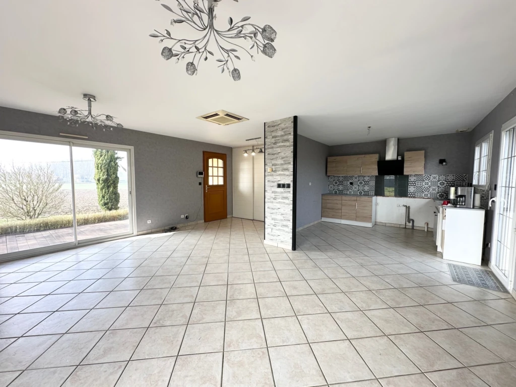 Pièce de vie traversante de 47 m²