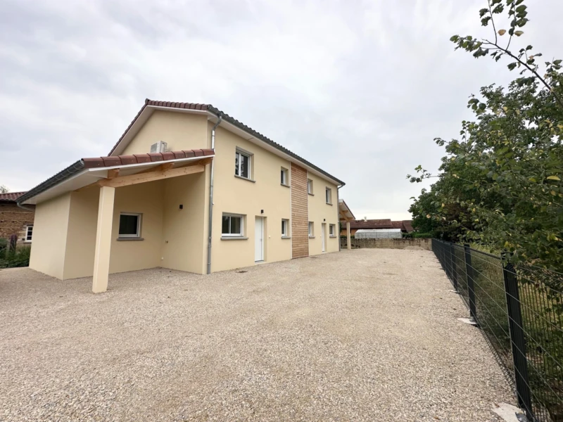 Maison sur deux niveaux - 96 m² - 4 chambres