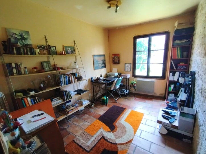 Photo 8
