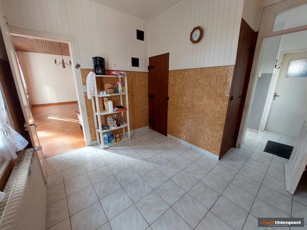 espace repas de la cuisine attenante