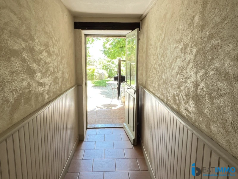 Maison principale (RdC) : Bureau ou autre (avec escalier accès étage)