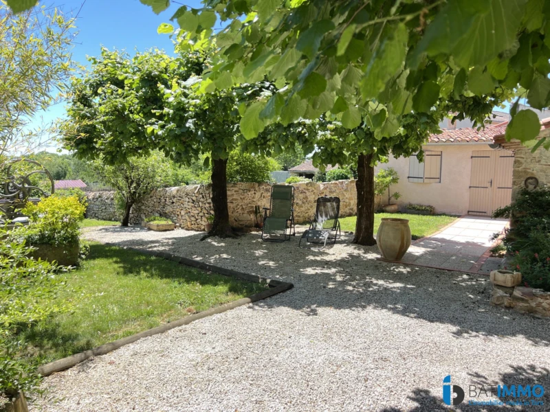 Maison principale (RdC) : Couloir>Jardin