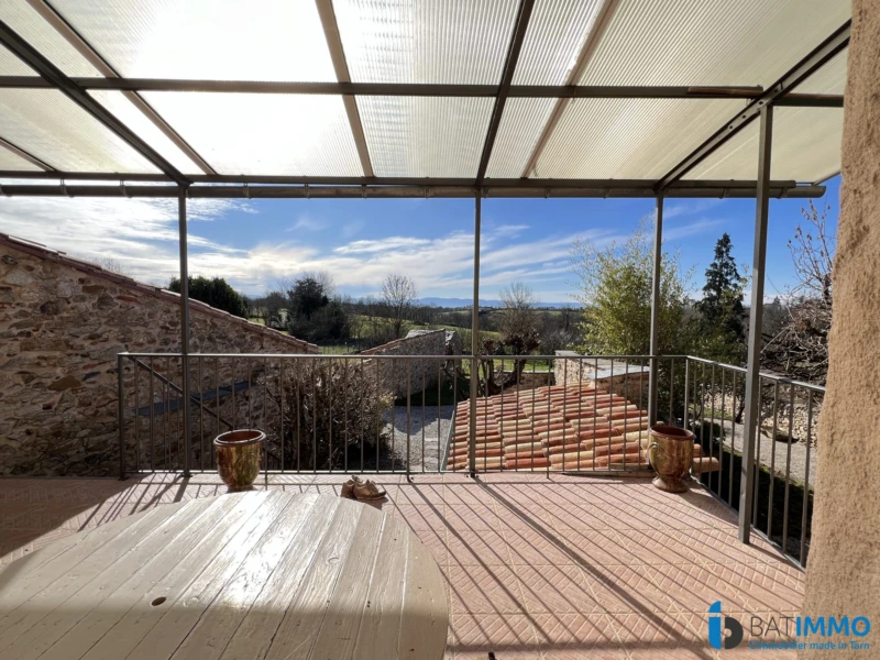 Maison annexe (1er) : Séjour (accès terrasse)