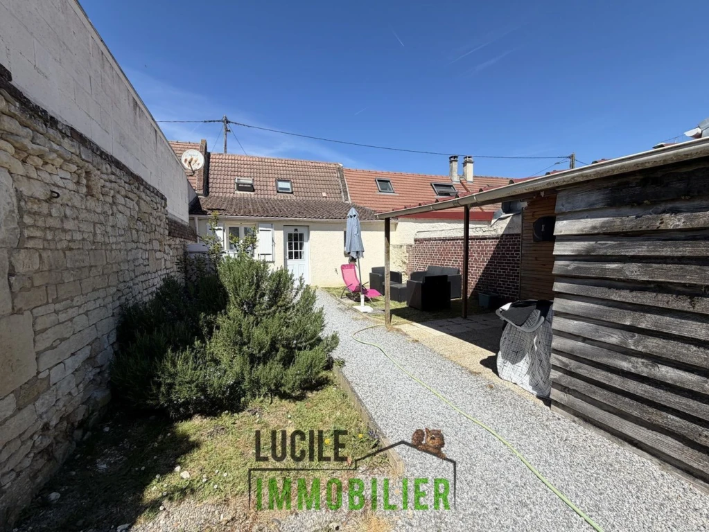 Maison dans village 11