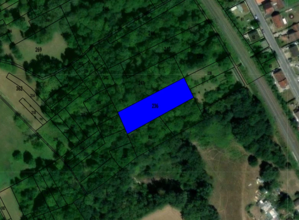 Terrain boisé de 1 790 m² - Clermont 1