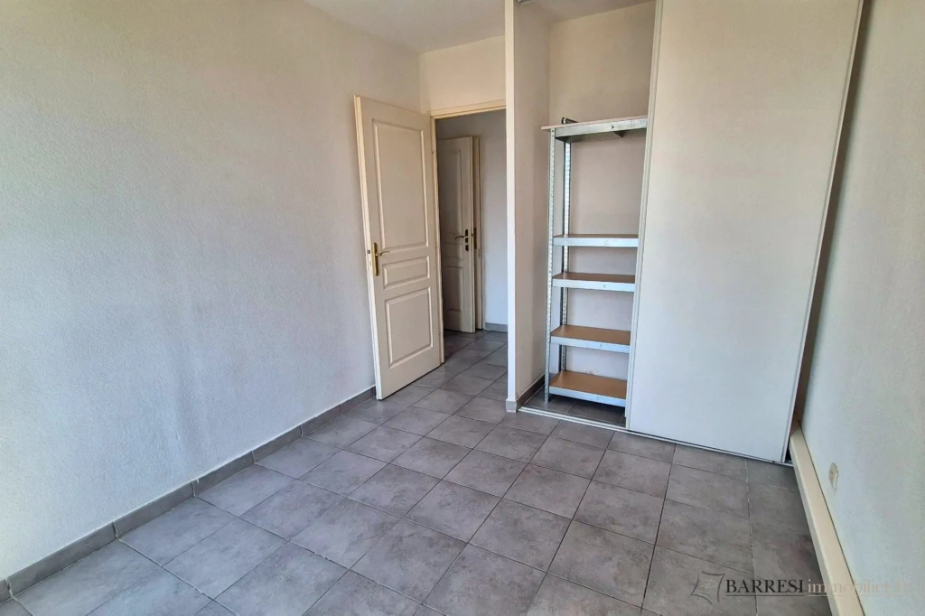 Chambre 2 avec rangement