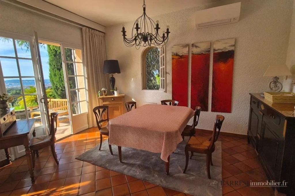 Salon avec cheminée
