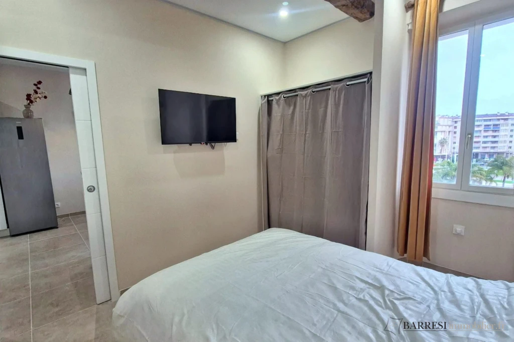 Chambre avec rangement