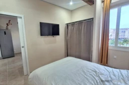 Chambre avec rangement