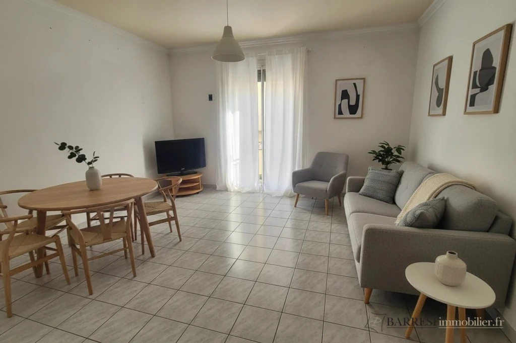 Séjour de 20 m² avec balconnette
