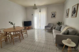 Séjour de 20 m² avec balconnette