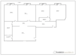 Plan de l'appartement T4 de 98 m², comprenant trois chambres, séjour indépendant, cuisine dinatoire et pièces d'eau.