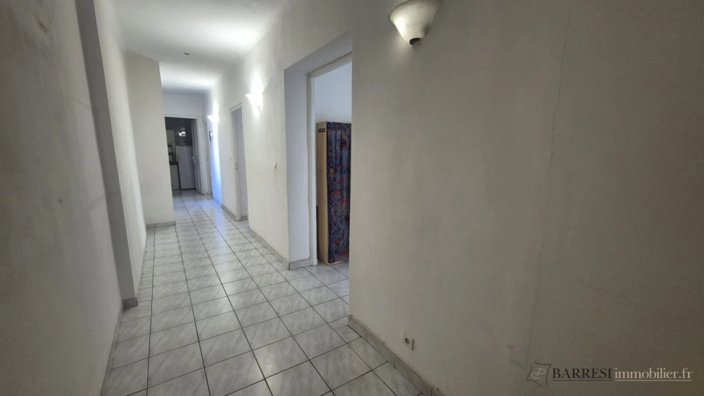 hall d'entree Dégagement desservant les différentes pièces de l'appartement,