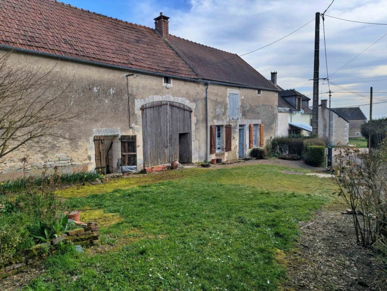 jardin devant la maison à Taingy