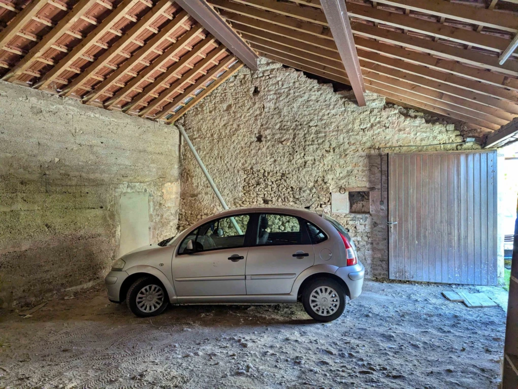 Grand garage