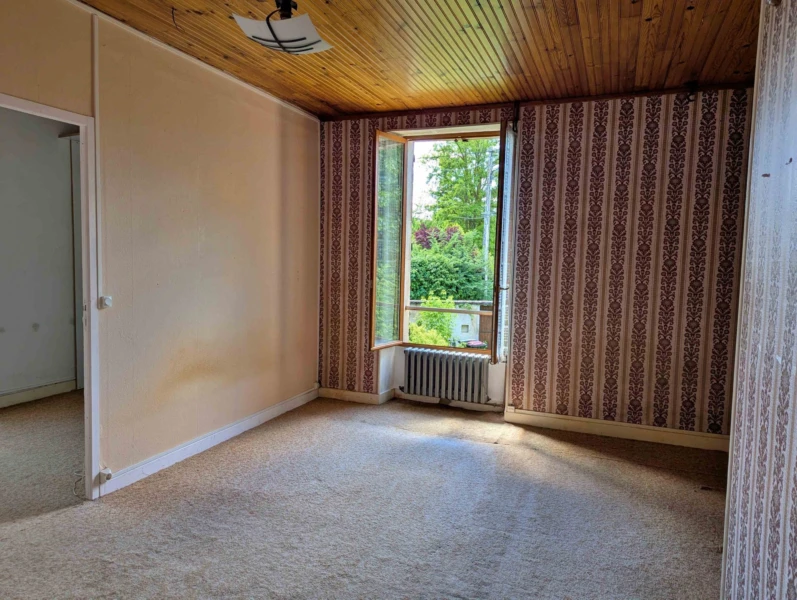 chambre 1er étage maison à Champs sur Yonne