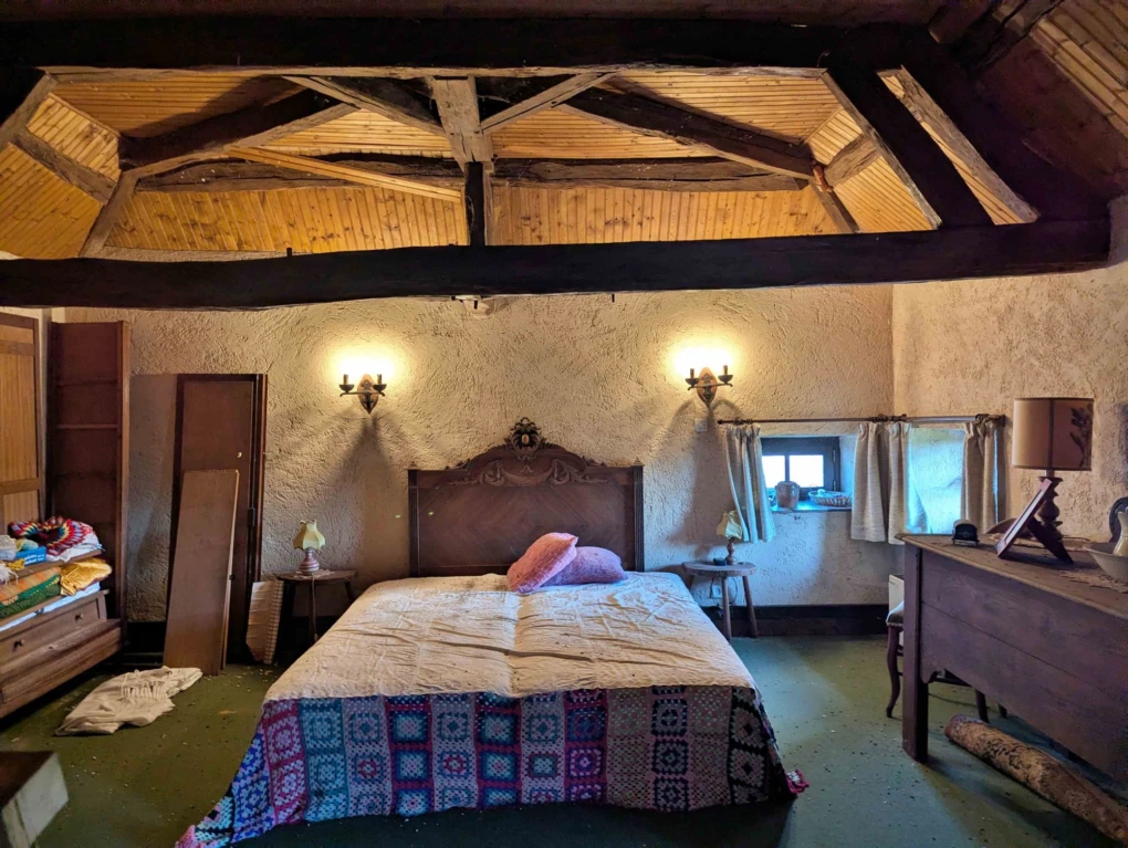 Chambre avec charpente apparente