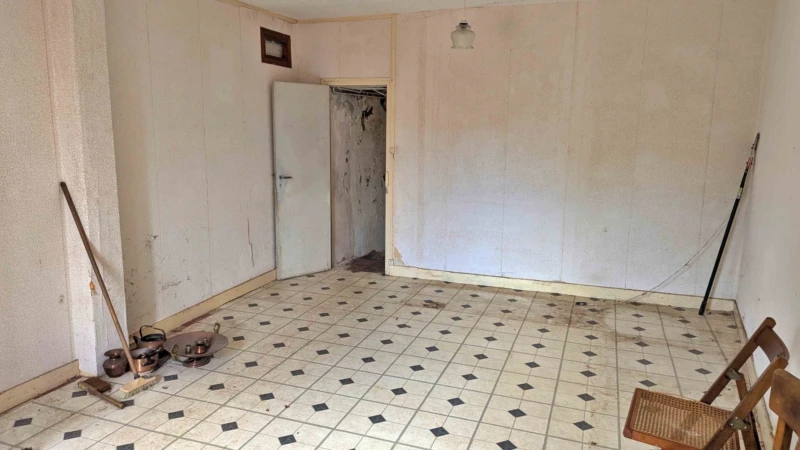 maison à rénover, pièce au rez-de-chaussée