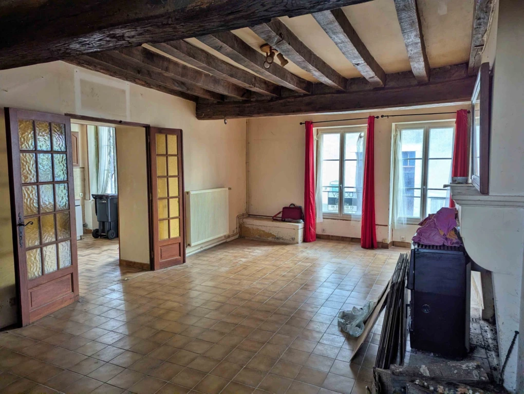 salon avec cheminée à Courson les Carrières