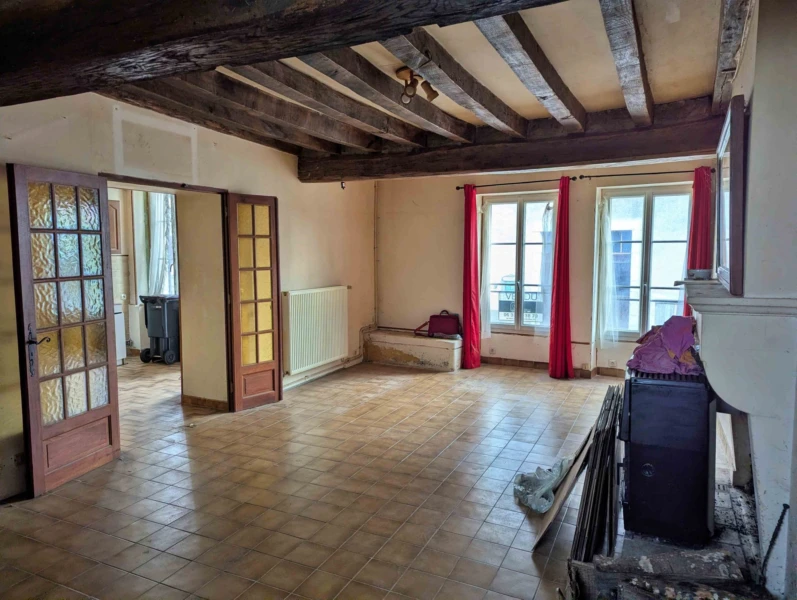 salon avec cheminée à Courson les Carrières