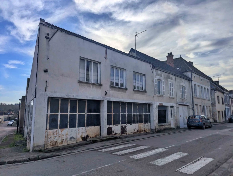 façade atelier et logement à Coulanges sur Yonne
