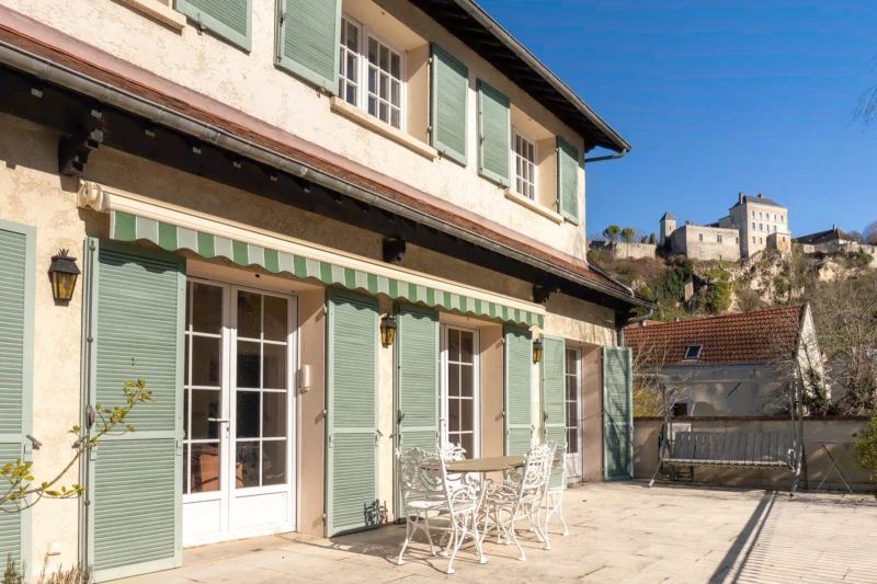 façade côté rivière, maison à Mailly le Château