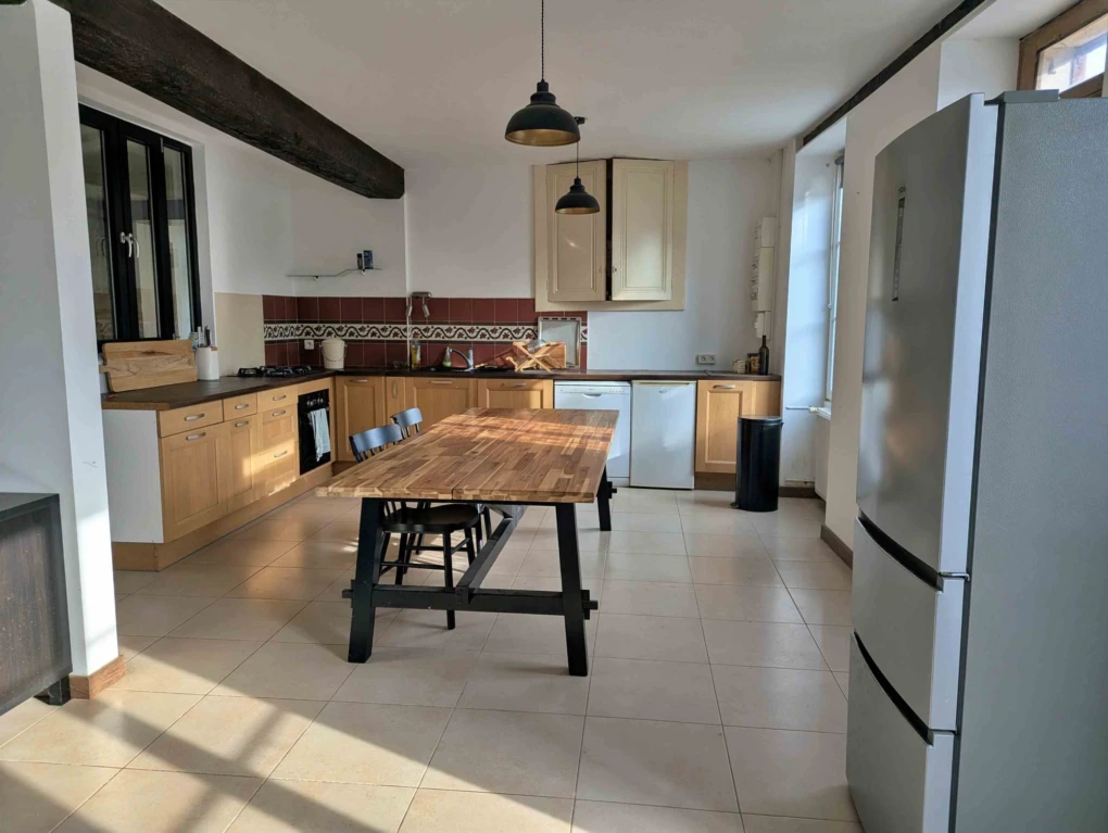 cuisine aménagée avec séjour et salon Sud Auxerre