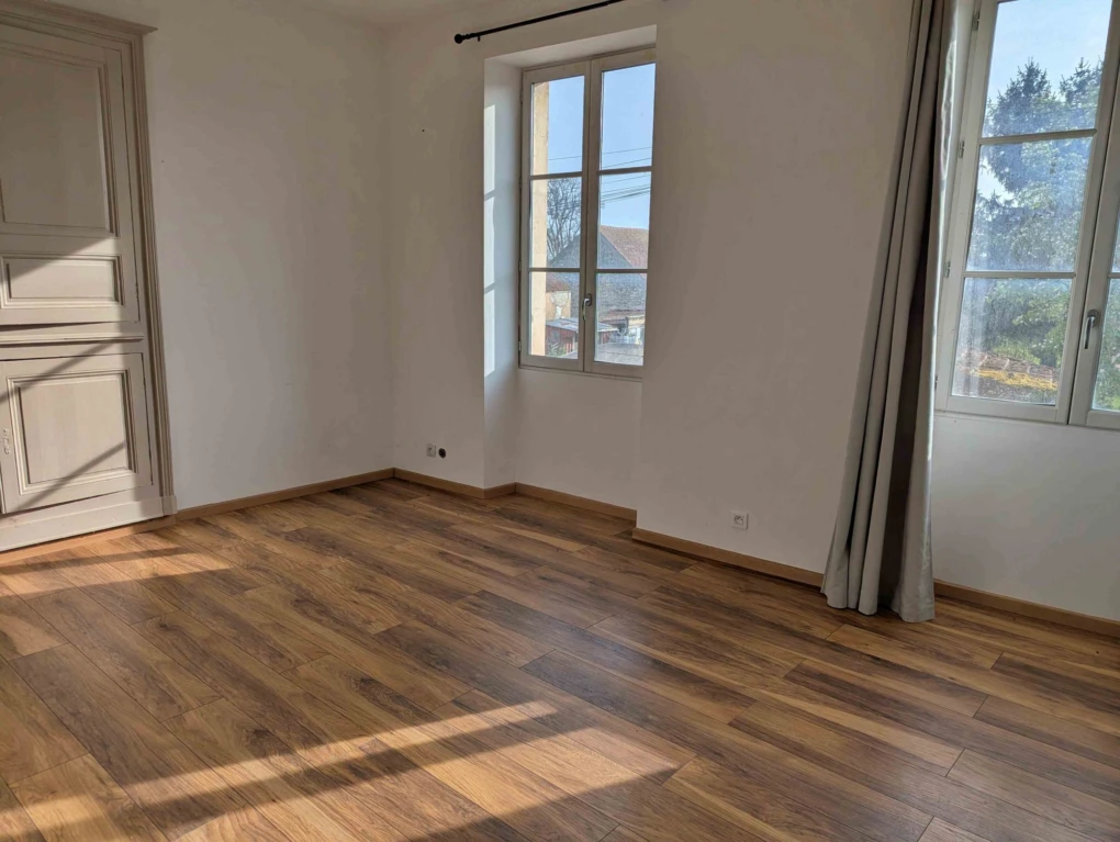 chambre avec placards à Bazarnes