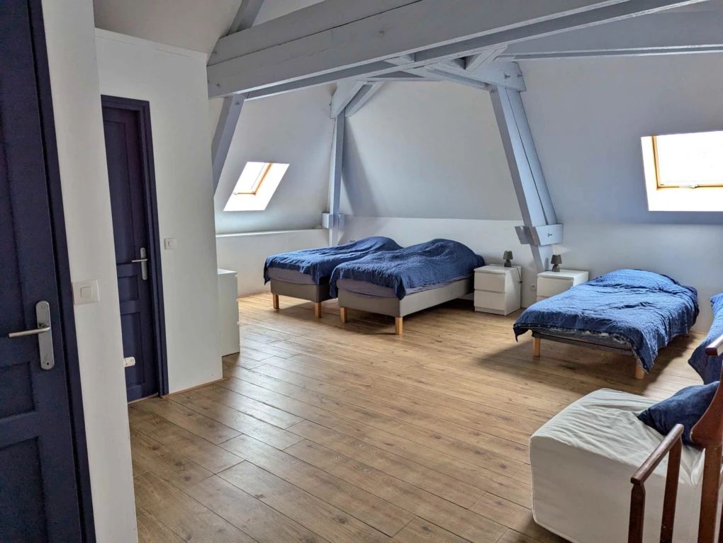 Grande dortoir avec charpente apparente Sud Auxerre