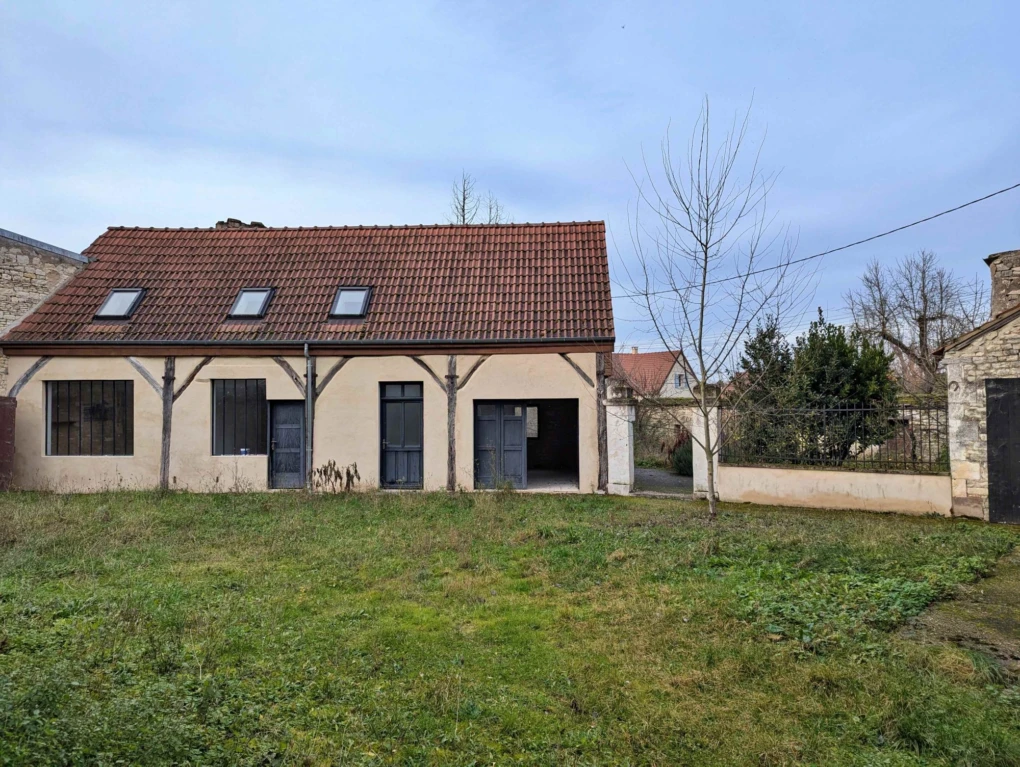 dépendance avec atelier et chambres